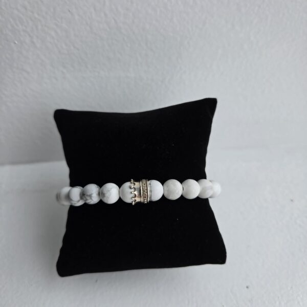 Howlite beads with Crown bracelet